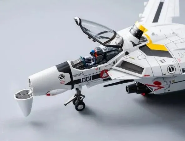 ThreeZero ROBO-DOU VF-1S Veritech (Roy Fokker)