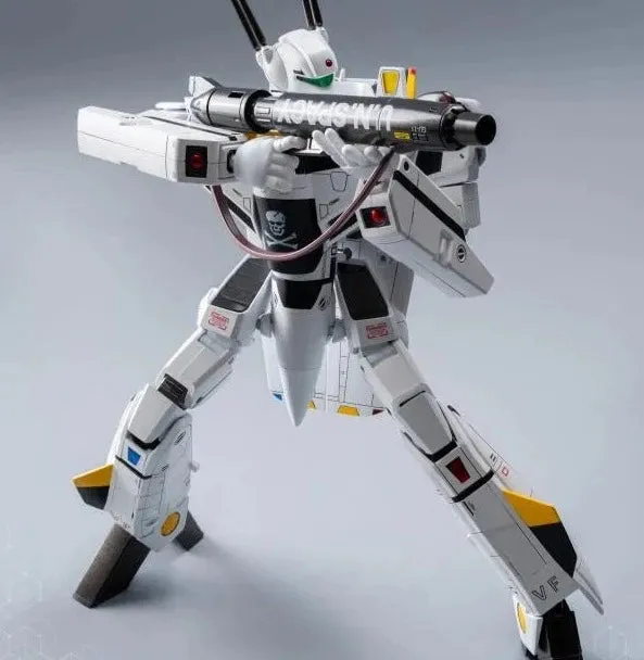 ThreeZero ROBO-DOU VF-1S Veritech (Roy Fokker)
