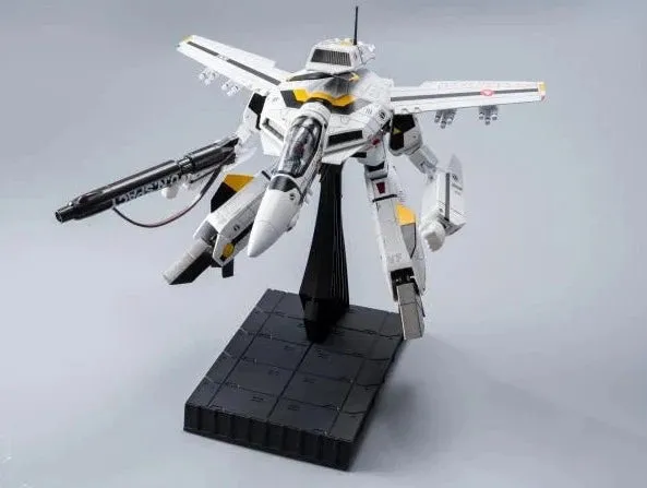 ThreeZero ROBO-DOU VF-1S Veritech (Roy Fokker)